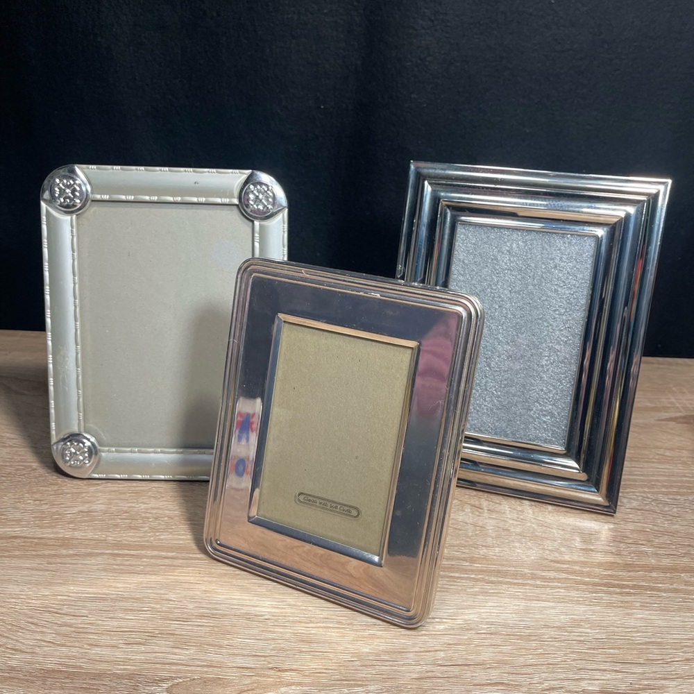 Polished Silver Metal Picture Frame - Elegant Photo Display